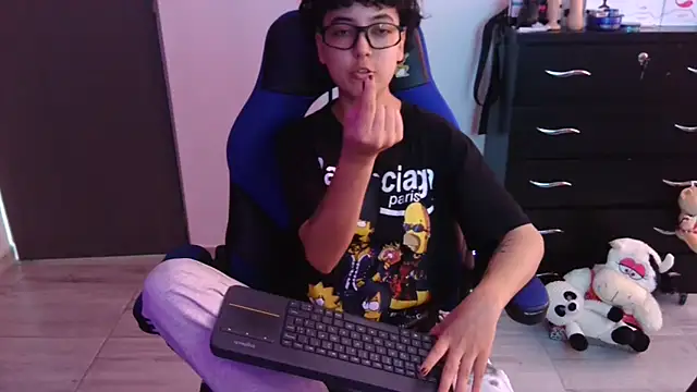 thomascooper7 online show from December 4, 2025, 5:54 pm