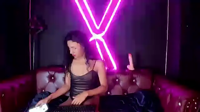 Snapshot of Sabrina_Rosse__ chatting on February 4, 2025, 3:44 am Sabrina Rosse online show from February 4, 2025, 3:44 am