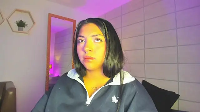 Snapshot of Christine_Laam chatting on May 5, 2026, 12:02 pm Christine Laam online show from May 5, 2026, 12:02 pm