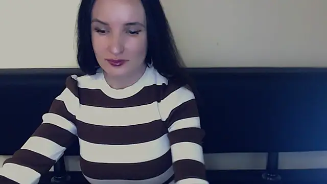 LaimaV  online show from May 17, 2026, 4:25 pm