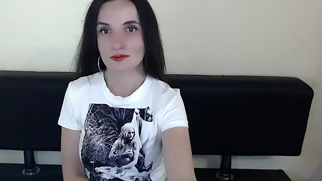 Snapshot of LaimaV_ chatting on June 21, 2026, 4:42 pm LaimaV online show from June 21, 2026, 4:42 pm