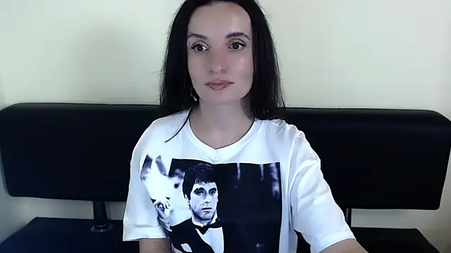 Snapshot of LaimaV_ chatting on July 3, 2026, 6:53 am LaimaV online show from July 3, 2026, 6:53 am