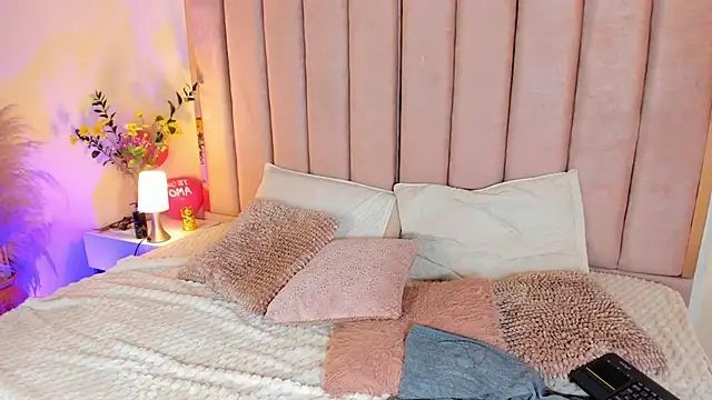 Snapshot of Milan_ebony chatting on October 25, 2025, 11:29 am Milan ebony online show from October 25, 2025, 11:29 am