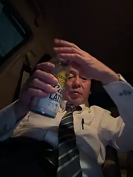 Snapshot of SaneService9 chatting on December 19, 2025, 8:16 pm SaneService9 online show from December 19, 2025, 8:16 pm