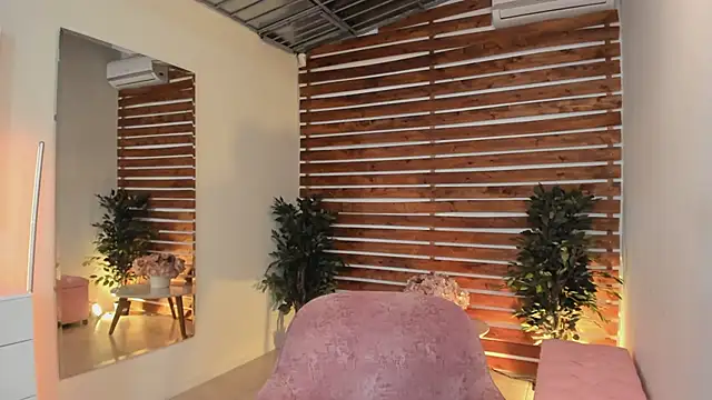 Snapshot of Sapphire_Venuss chatting on March 1, 2025, 11:37 pm Sapphire Venuss online show from March 1, 2025, 11:37 pm