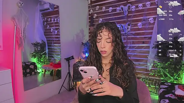 Snapshot of Sapphire_Venuss chatting on October 20, 2025, 1:39 am Sapphire Venuss online show from October 20, 2025, 1:39 am