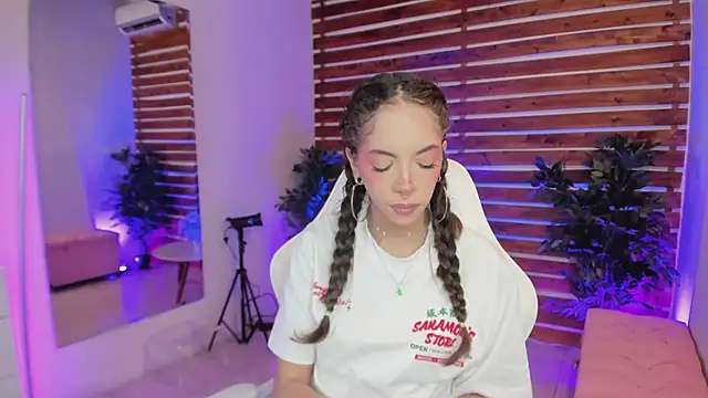 Sapphire Venuss online show from March 2, 2026, 12:13 am