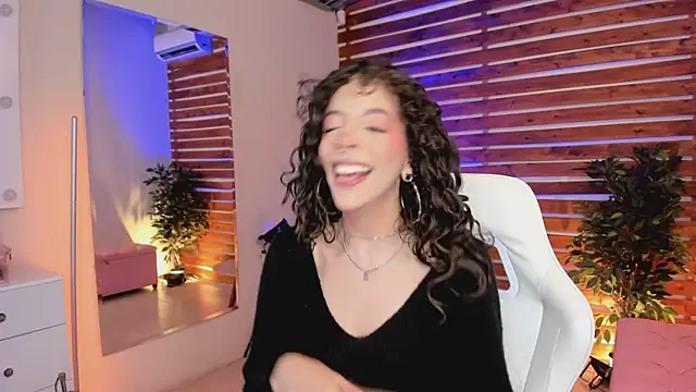 Sapphire Venuss online show from March 15, 2026, 11:44 pm