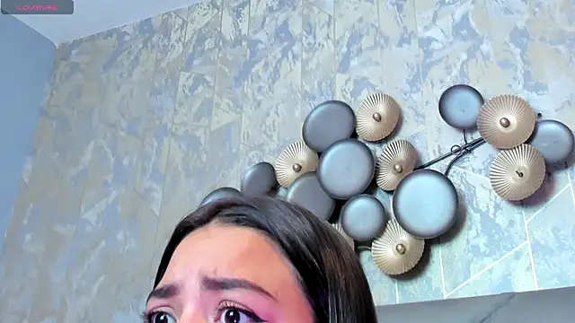 KimDevinne online show from November 7, 2025, 3:06 am