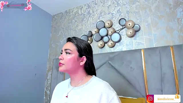 KimDevinne online show from November 20, 2025, 2:45 am