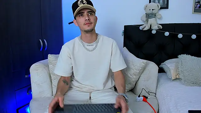 Snapshot of PhilipRich chatting on January 9, 2025, 7:50 pm PhilipRich online show from January 9, 2025, 7:50 pm