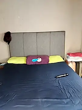 ThickPearlx23 online show from September 18, 2025, 7:54 am