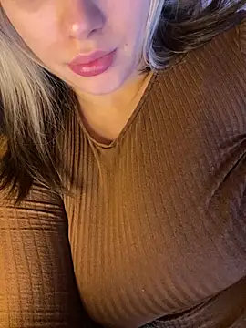 Snapshot of 69Laura696 chatting on December 17, 2024, 9:39 am 69Laura696 online show from December 17, 2024, 9:39 am