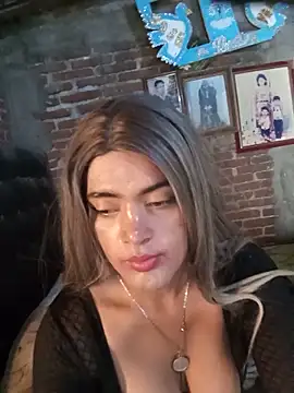 yovana13 online show from June 17, 2026, 5:36 pm