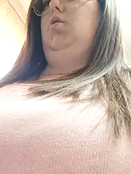 Chloee ep online show from March 20, 2025, 4:42 pm