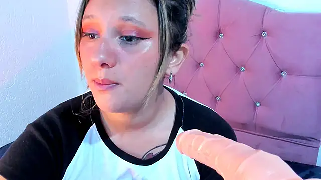 Mila nixon02 online show from February 21, 2025, 4:05 pm