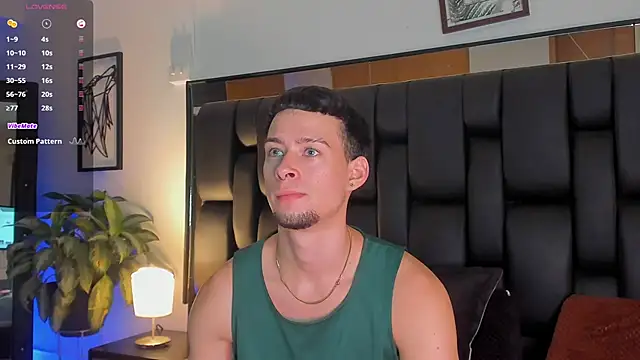 Snapshot of JadeSmiith_ chatting on September 24, 2025, 10:35 pm JadeSmiith online show from September 24, 2025, 10:35 pm