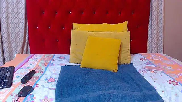 sexychocolatbox10 online show from October 21, 2025, 5:08 am