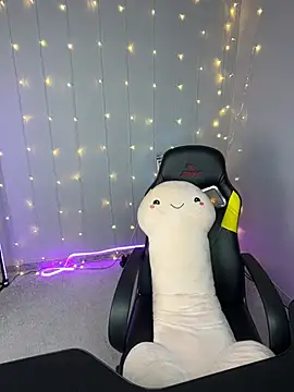 Snapshot of Sara_Robinson chatting on January 25, 2025, 9:15 am Sara Robinson online show from January 25, 2025, 9:15 am