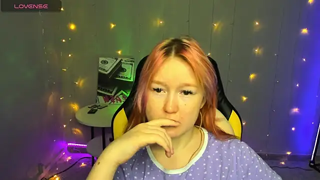 Snapshot of Sara_Robinson chatting on February 5, 2025, 10:08 am Sara Robinson online show from February 5, 2025, 10:08 am