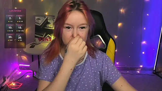 Snapshot of Sara_Robinson chatting on February 5, 2025, 1:11 pm Sara Robinson online show from February 5, 2025, 1:11 pm