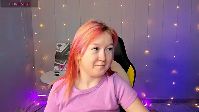 Snapshot of Sara_Robinson chatting on February 7, 2025, 10:08 am Sara Robinson online show from February 7, 2025, 10:08 am