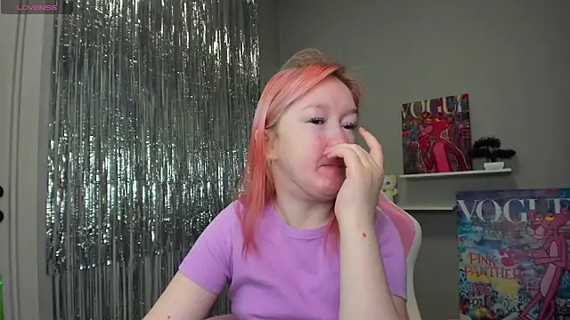 Snapshot of Sara_Robinson chatting on February 8, 2025, 7:04 am Sara Robinson online show from February 8, 2025, 7:04 am