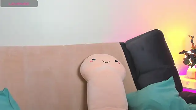 Snapshot of Sara_Robinson chatting on February 15, 2025, 10:22 am Sara Robinson online show from February 15, 2025, 10:22 am