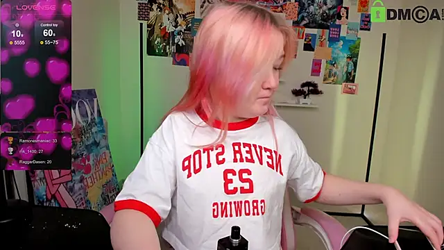 Snapshot of Sara_Robinson chatting on March 5, 2025, 9:16 am Sara Robinson online show from March 5, 2025, 9:16 am