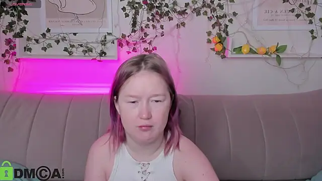 Snapshot of Sara_Robinson chatting on September 26, 2025, 2:37 am Sara Robinson online show from September 26, 2025, 2:37 am