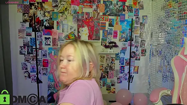 Snapshot of Sara_Robinson chatting on October 6, 2025, 7:06 am Sara Robinson online show from October 6, 2025, 7:06 am