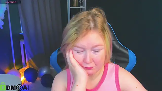 Snapshot of Sara_Robinson chatting on October 9, 2025, 8:12 am Sara Robinson online show from October 9, 2025, 8:12 am