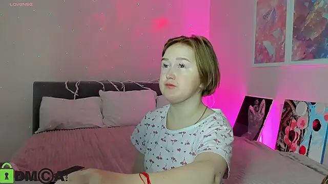 Snapshot of Sara_Robinson chatting on October 20, 2025, 2:34 am Sara Robinson online show from October 20, 2025, 2:34 am