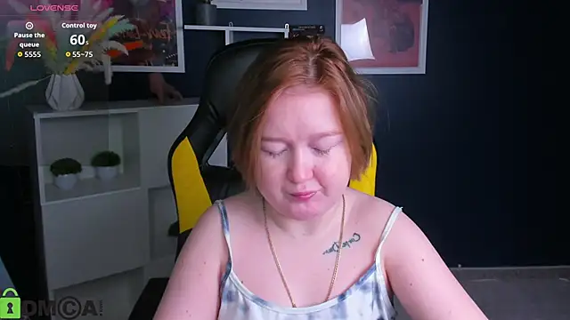 Snapshot of Sara_Robinson chatting on November 11, 2025, 2:44 am Sara Robinson online show from November 11, 2025, 2:44 am