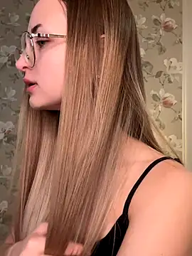 Tiffanyhunt online show from October 10, 2025, 7:18 am