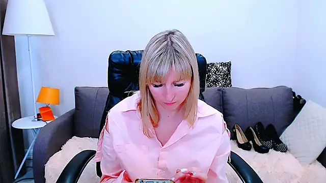 Snapshot of Incredible_Ariela chatting on June 25, 2026, 9:14 am Incredible Ariela online show from June 25, 2026, 9:14 am