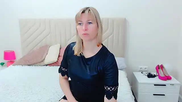Snapshot of Incredible_Ariela chatting on July 9, 2026, 10:19 am Incredible Ariela online show from July 9, 2026, 10:19 am