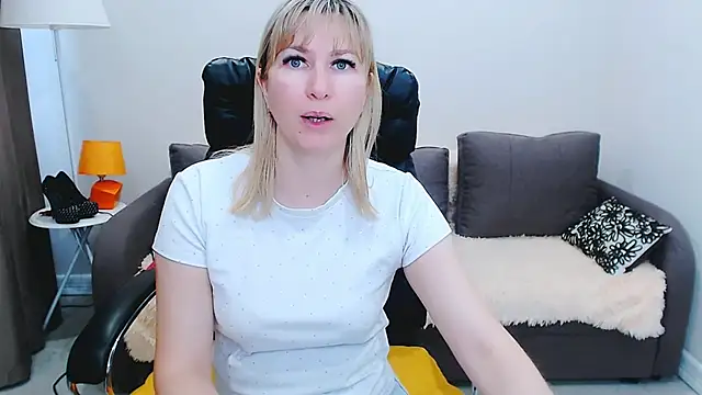 Snapshot of Incredible_Ariela chatting on July 18, 2026, 11:03 am Incredible Ariela online show from July 18, 2026, 11:03 am