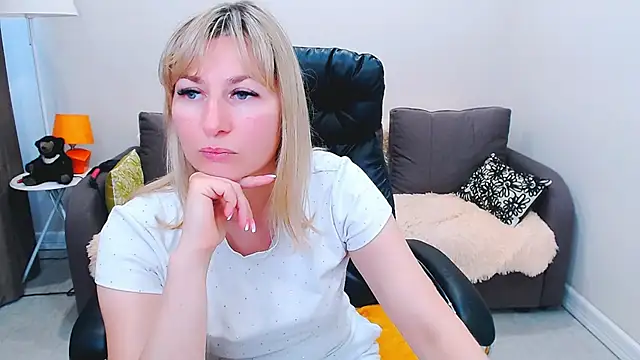 Snapshot of Incredible_Ariela chatting on August 1, 2026, 11:42 am Incredible Ariela online show from August 1, 2026, 11:42 am