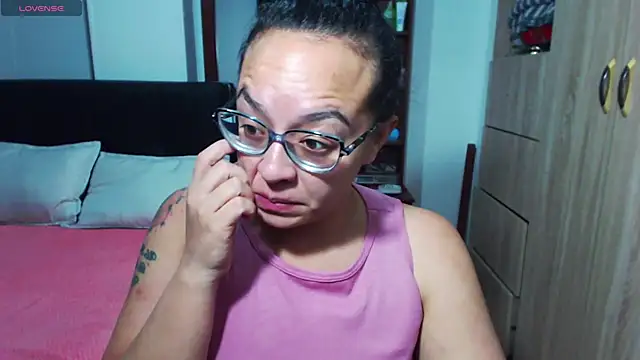 Snapshot of miia-big1boobs_ chatting on January 5, 2025, 2:38 am miia-big1boobs online show from January 5, 2025, 2:38 am