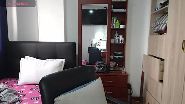 Snapshot of miia-big1boobs_ chatting on February 4, 2025, 10:34 pm miia-big1boobs online show from February 4, 2025, 10:34 pm