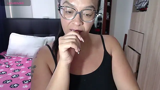 Snapshot of miia-big1boobs_ chatting on February 12, 2025, 10:15 pm miia-big1boobs online show from February 12, 2025, 10:15 pm