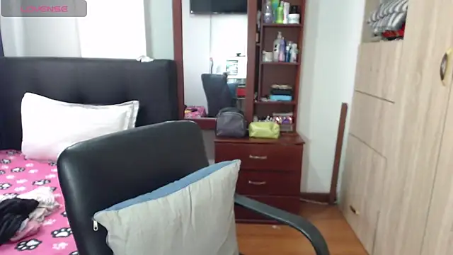 Snapshot of miia-big1boobs_ chatting on February 13, 2025, 6:27 pm miia-big1boobs online show from February 13, 2025, 6:27 pm