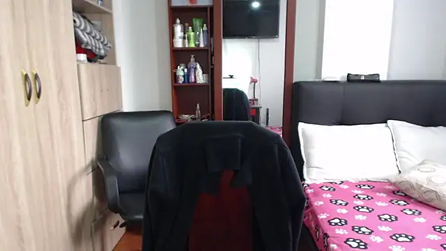 Snapshot of miia-big1boobs_ chatting on March 5, 2025, 6:34 pm miia-big1boobs online show from March 5, 2025, 6:34 pm