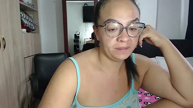 Snapshot of miia-big1boobs_ chatting on March 6, 2025, 12:19 pm miia-big1boobs online show from March 6, 2025, 12:19 pm