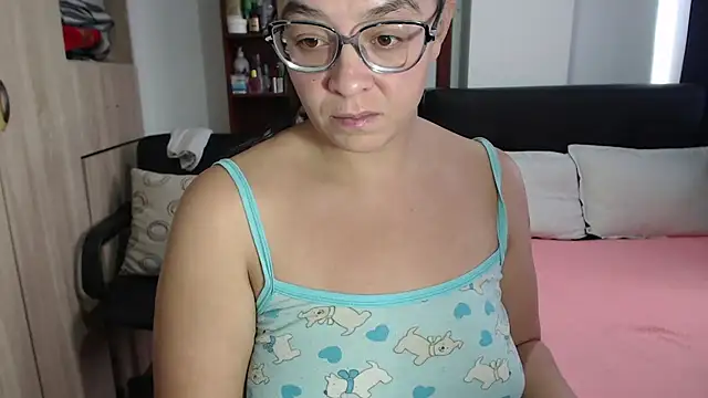 Snapshot of miia-big1boobs_ chatting on March 17, 2025, 8:19 pm miia-big1boobs online show from March 17, 2025, 8:19 pm