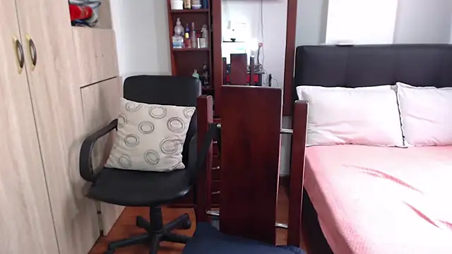 Snapshot of miia-big1boobs_ chatting on March 18, 2025, 5:21 pm miia-big1boobs online show from March 18, 2025, 5:21 pm