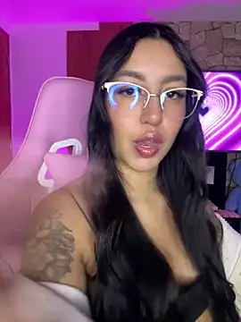 Snapshot of Tamara_Roberts1 chatting on December 3, 2024, 2:36 am Tamara Roberts1 online show from December 3, 2024, 2:36 am