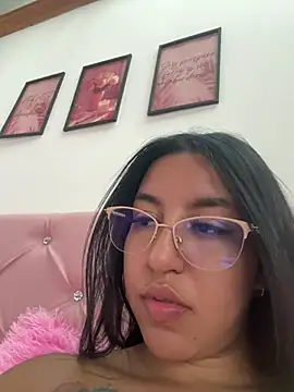 Snapshot of Tamara_Roberts1 chatting on December 8, 2024, 8:36 pm Tamara Roberts1 online show from December 8, 2024, 8:36 pm