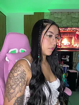 Snapshot of Tamara_Roberts1 chatting on December 28, 2024, 2:22 am Tamara Roberts1 online show from December 28, 2024, 2:22 am